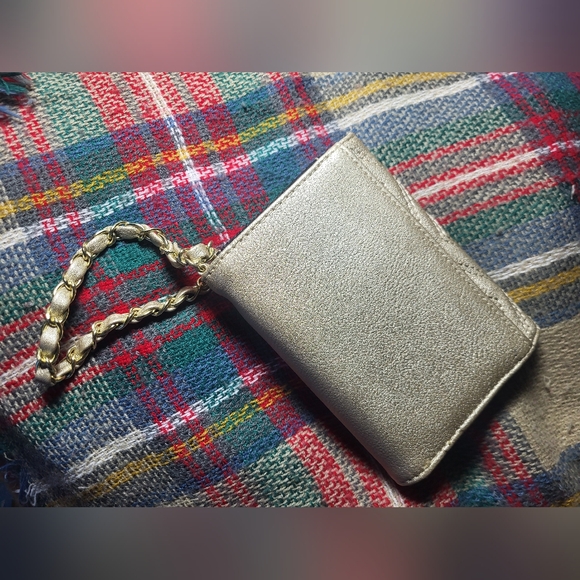 Guess Wristlet Wallet - Picture 4 of 8